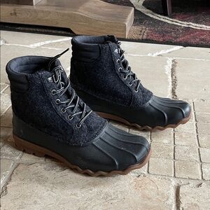 Sperry Top-siders Cozy Black and Grey Winter Duck Boots